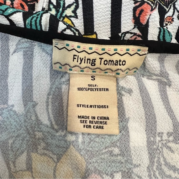 Flying Tomato Floral Outlined Faux Wrap Crop Top With Flare Sleeves - Reemoly - Picture 12 of 12